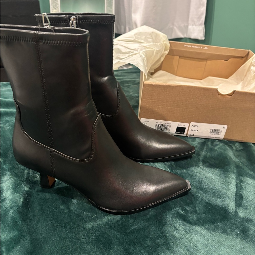 Women’s Dolce Vita Aryla Boots New in Box Size 8.5 Women’s SQUARE TOE